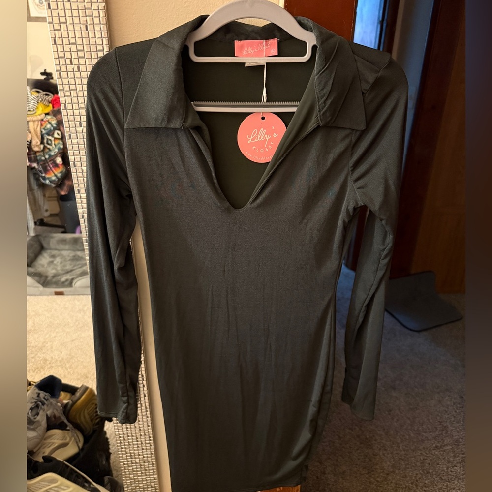 Collared mini dress with long sleeves